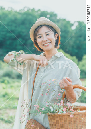 草花摘み 草花摘み 120268716