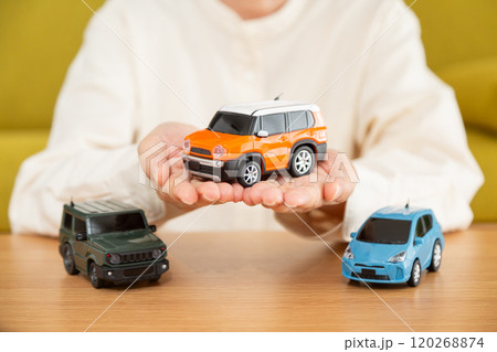 自動車を持つミドル〜シニア女性 120268874