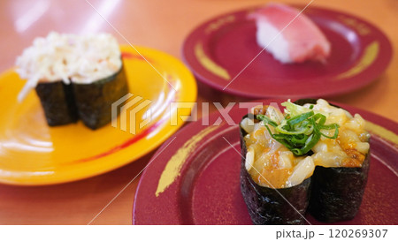 日本の回転寿司メニュー（軍艦） 120269307