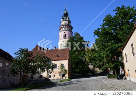 チェスキークルムロフ城の塔 120270366