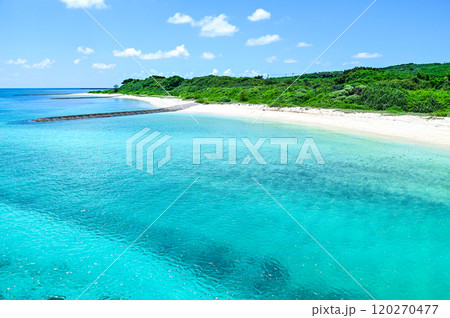 宮古島のとても美しい海の風景 120270477