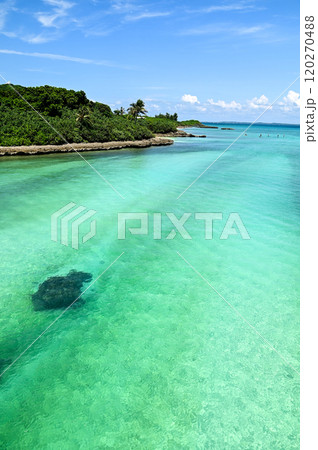 宮古島のとても美しい海の風景 宮古島のとても美しい海の風景 120270488