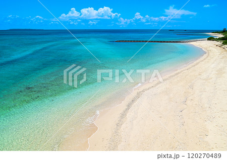 宮古島のとても美しい海の風景 120270489