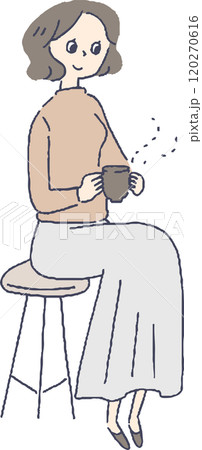 温かい飲み物を持って座る女性 120270616