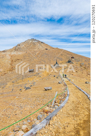 秋の御嶽山登山:王滝頂上~剣ヶ峰(八丁ダルミ) 秋の御嶽山登山:王滝頂上~剣ヶ峰(八丁ダルミ) 120270691
