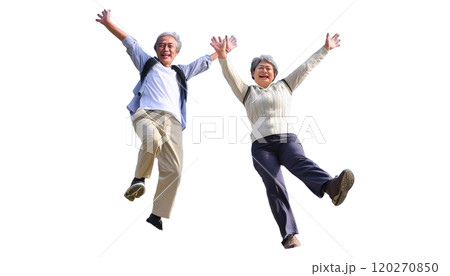 ジャンプする老夫婦。老後の楽しみ方 120270850