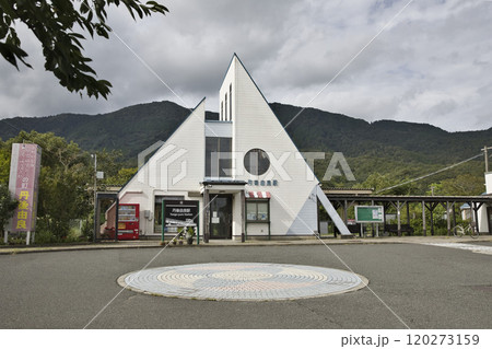 丹後由良駅のカワイイ駅舎5 120273159