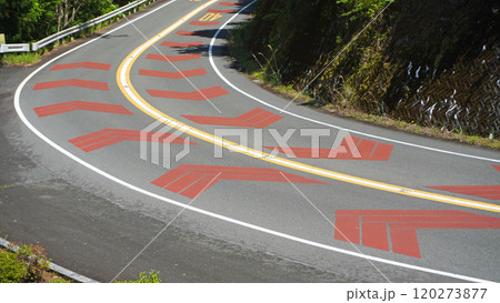 交通イメージ写真（峠のカーブ） 120273877