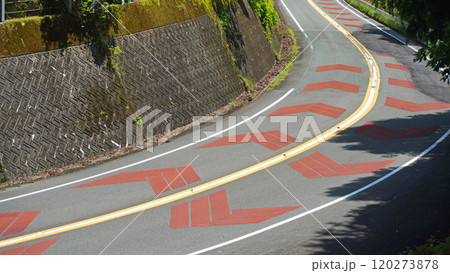 交通イメージ写真(峠のカーブ) 交通イメージ写真(峠のカーブ) 120273878