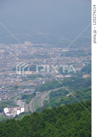 愛媛県四国中央市　具定展望台から三島川之江IC付近・高丸山方面を望む　 120274214