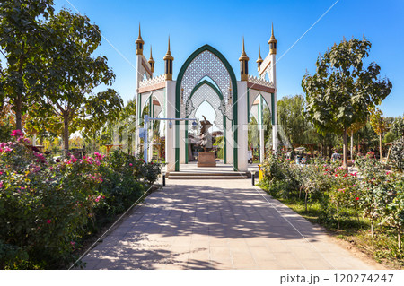 Mausoleum of Apak Khoja and Tomb of the Fragrant Concubine in Kashgar, Western of China. 120274247