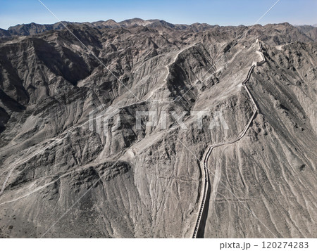 Aerial view of The Overhanging Great Wall, also recognized as the Xuanbi Great Wall, Jiayugyan city, Gansu , China 120274283