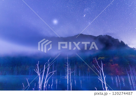 王滝村自然湖冬の星空 120274487