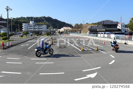 自動車学校　自動車教習所　バイク　自動二輪 120274588