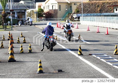 自動車学校　自動車教習所　バイク　自動二輪 120274589