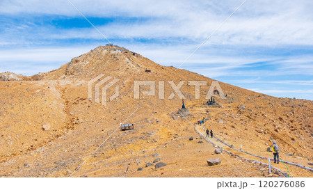 秋の御嶽山登山：王滝頂上～剣ヶ峰（八丁ダルミ） 120276086