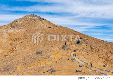 秋の御嶽山登山：王滝頂上～剣ヶ峰（八丁ダルミ） 120276087