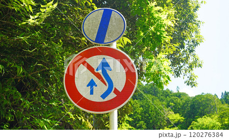 日本の道路交通標識(追い越し禁止が終わりの標識) 日本の道路交通標識(追い越し禁止が終わりの標識) 120276384