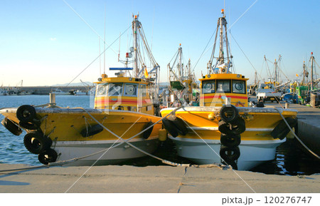 漁港の風景 120276747