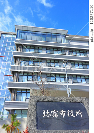 愛知県弥富市、弥富市役所の風景 愛知県弥富市、弥富市役所の風景 120277110