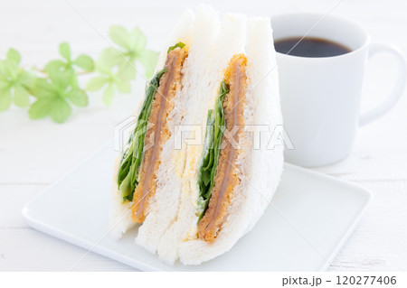 おいしいハムカツサンドとコーヒー おいしいハムカツサンドとコーヒー 120277406
