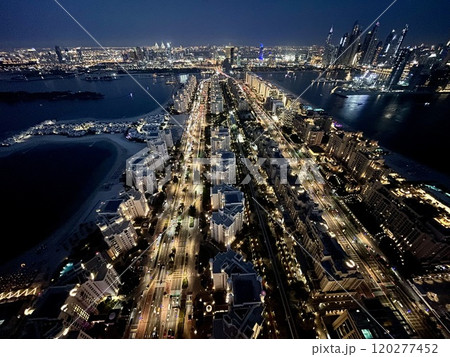 【ドバイ】ザ・ビュー・アット・ザ・パームからの壮大な夜景 120277452