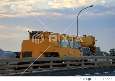 ラフテレーンクレーン(自走式クレーン) ラフテレーンクレーン(自走式クレーン) 120277781