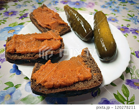 Sandwiches with bread zucchini caviar tomatoes onions. Homemade vegetarian food. Canned stewed vegetable wooden background Sandwiches with bread zucchini caviar tomatoes onions. Homemade vegetarian food. Canned stewed vegetable wooden background 120278211