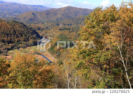 《長野県》木曽町 地蔵峠からの開田高原 《長野県》木曽町 地蔵峠からの開田高原 120278825