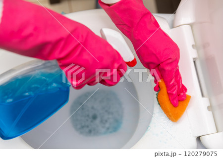 Discover Effective Toilet Cleaning Techniques to Ensure a Fresh and Inviting Home Space 120279075