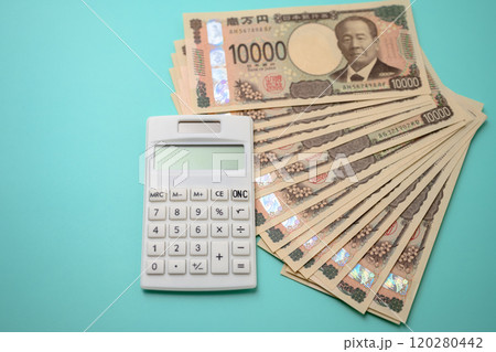 電卓とお金 電卓とお金 120280442