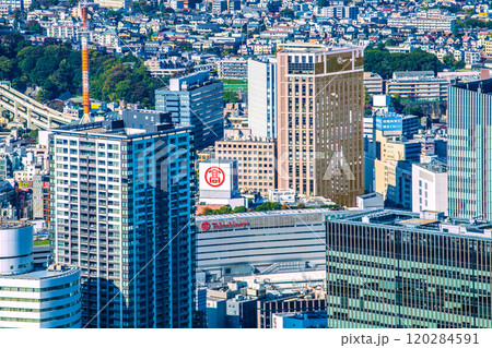 日本の横浜都市景観 横浜駅ホーム、ベイシェラトンホテルH、横浜タカシマヤ、ヨドバシなどを望む=13日 日本の横浜都市景観 横浜駅ホーム、ベイシェラトンホテルH、横浜タカシマヤ、ヨドバシなどを望む=13日 120284591