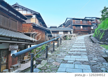 【馬籠宿】 岐阜県中津川市馬籠 【馬籠宿】 岐阜県中津川市馬籠 120284912