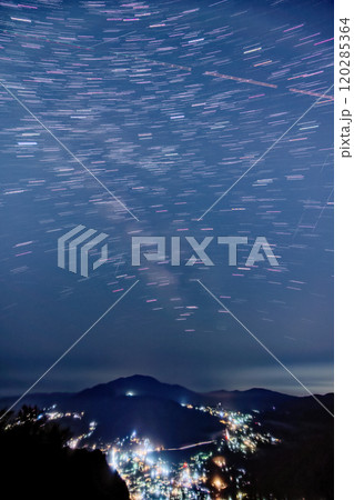 箱根・金時山から星空と仙石原・大涌谷の夜景 120285364