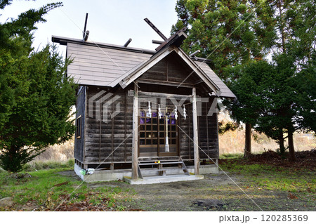 晩秋の北海道森町で姫川神社の風景を撮影 晩秋の北海道森町で姫川神社の風景を撮影 120285369