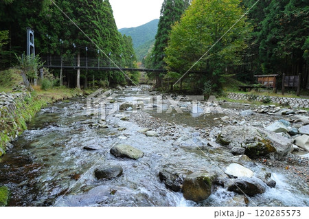 『 蟷螂（とうろう）の岩屋 』【洞川自然研究路散策コース 】／ 奈良県天川村洞川（どろがわ） 120285573