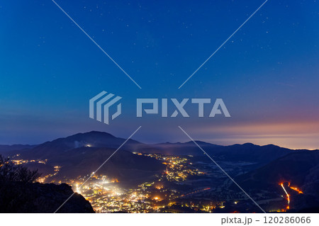 箱根・金時山から仙石原・大涌谷の夜景 120286066