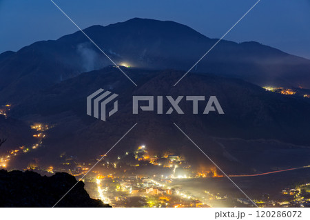 箱根・金時山から仙石原・大涌谷の夜景 箱根・金時山から仙石原・大涌谷の夜景 120286072