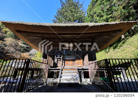 秋の空と日向見薬師堂 120286084