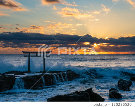 海に立つ鳥居 海に立つ鳥居 120286520