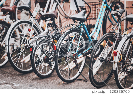 駐輪場の風景 120286700