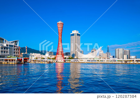 快晴の神戸港 120287384