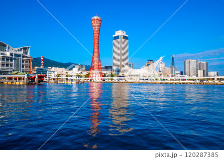 快晴の神戸港 120287385