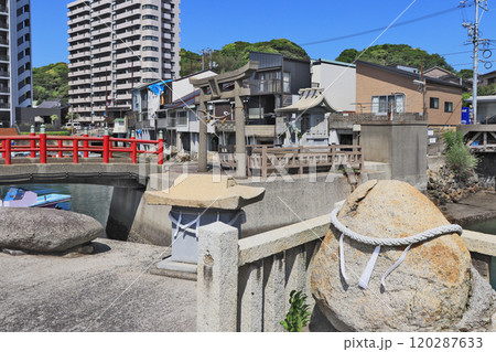 山口県下関市の海辺壇ノ浦にある蛭子神社 120287633