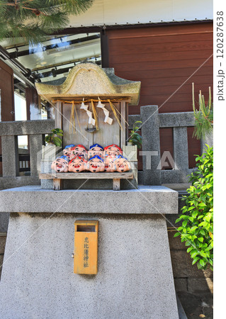 下関市の観光スポット亀山八幡宮境内にある恵比須神社 下関市の観光スポット亀山八幡宮境内にある恵比須神社 120287638