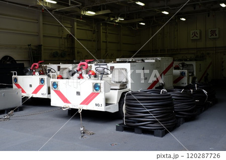 護衛艦いずもの艦載救難作業車P25J 120287726