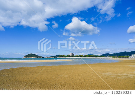 四国香川県の父母ヶ浜 120289328