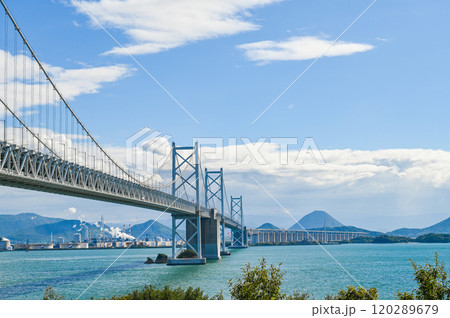 香川と岡山を結ぶ瀬戸大橋 香川と岡山を結ぶ瀬戸大橋 120289679