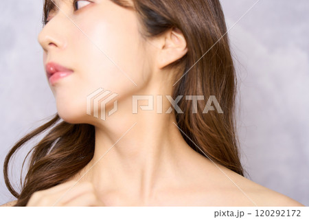 若い日本人女性のファッションポートレート 120292172