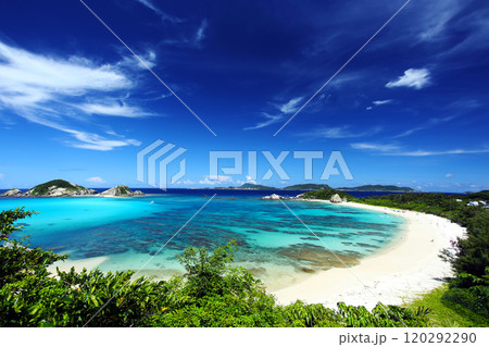 真夏の沖縄　渡嘉敷島の風景 120292290